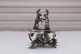 srebrne-mysliwskie-jajo-srebro-jajko-carska-rosja-pr84-boksujace-zajace