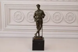 golfista-mezczyzna-grajacy-w-golfa-figura-z-brazu-prezent