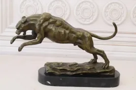 grozny-gepard-puma-figura-z-brazu-dekoracja