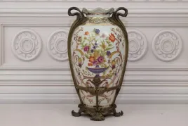 palacowy-wazon-malowany-sygn-porcelana-braz-kwiaty-sygnowany