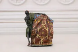 handlarz-arab-z-dywanem-figura-z-brazu-kolekcja-vienna