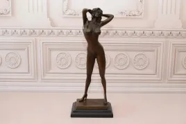 akt-kobiety-modelka-w-szpilkach-figura-rzezba-z-brazu