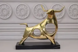 zloty-byk-nowoczesny-byk-figura-rzezba-z-brazu-dekoracja