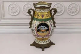 porcelanowy-wazon-ptaki-porcelana-braz-sygnowany