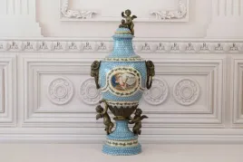 porcelanowy-wazon-amfora-niebieska-anioly-porcelana-braz