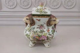 kolorowa-szkatula-bomboniera-porcelana-kozly-dekoracja