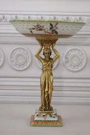 porcelanowa-patera-secesja-porcelana-braz-kwiaty-dekoracja