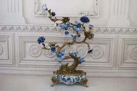 swiecznik-z-brazu-porcelana-ptaki-na-galezi-kwiaty-dekoracja
