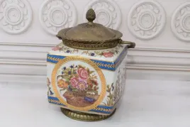 porcelanowy-wazon-koszyczek-amfora-porcelana-braz-kwiaty