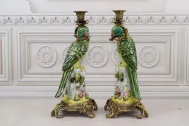 dwa-swieczniki-papugi-zielone-porcelana-braz-swiecznik-vintage