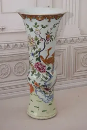 bialy-porcelanowy-wazon-kwiaty-motyw-z-czapla-porcelana-sygnowany