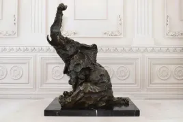 ogromny-slon-siedzacy-slonik-na-szczescie-figura-rzezba-z-brazu