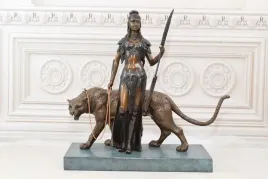 amazonka-wojowniczka-z-tygrysem-bogini-figura-z-brazu-ozdoba