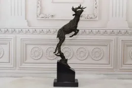 skaczacy-jelen-figura-mysliwska-rzezba-z-brazu-prezent-dekoracja