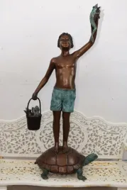 figura-ogrodowa-chlopiec-z-zabami-figura-rzezba-z-brazu-dom-ogrod