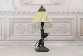 stylowa-lampa-nocna-art-deco-trojkatny-klosz-lampka-na-biurko-nocna