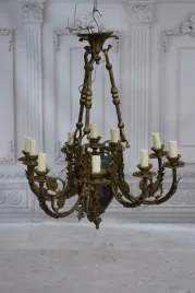 krolewski-gigant-paryski-zyrandol-z-brazu-lampa-bialy-kruk-70cm