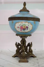 niebieski-porcelanowy-wazon-z-przykrywka-waza-secesja-porcelana-braz-ozdoba