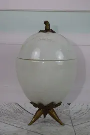 biala-porcelanowa-szkatula-jajo-perlowe-porcelana-braz-misa-dekoracja