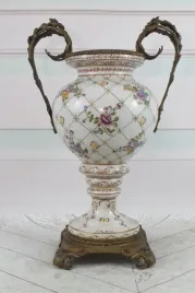 bialy-porcelanowy-wazon-secesja-amfora-waza-porcelana-braz-kwiaty