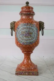 czerwona-porcelanowa-waza-amfora-wazon-porcelana-braz-glowy-lwa