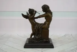 nimfa-i-amor-ze-strzala-naga-kobieta-figura-rzezba-z-brazu-dekoracja