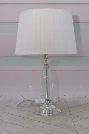 krysztalowa-lampa-biala-z-abazurem-lampka-abazur-krysztal-glamour-ozdoba
