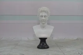 popiersie-mezczyzny-marmurowa-figura-figura-rzezba-marmur-ozdoba