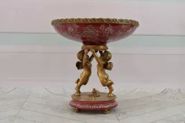 czerwona-patera-na-aniolach-anioly-porcelana-braz-owoce-ozdoba