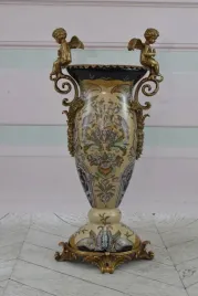 porcelanowy-wazon-amfora-waza-kwiaty-porcelana-braz-anioly-ozdoba