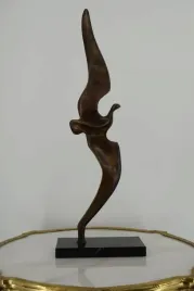 nowoczesna-figura-lecacy-ptak-golab-pokoju-figura-z-brazu-dekoracja