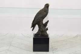 orzel-na-galezi-sokol-myszolow-ptak-figura-rzezba-z-brazu-prezent