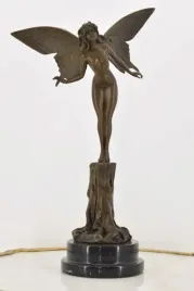 figura-wrozki-kobieta-ze-skrzydlami-aniol-elf-mityczna-postac-braz