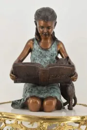 uczaca-sie-dziewczynka-z-kotem-figura-rzezba-ogrodowa-kobieta-kot-kotek
