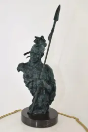 indianin-z-wlocznia-wojownik-figura-rzezba-z-brazu-patyna-prezent