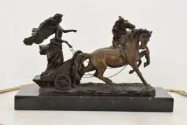 nike-z-rydwanem-skrzydlata-bogini-konie-mitologia-figura-z-brazu