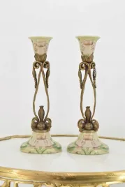 dwa-swieczniki-porcelanowe-porcelana-braz-kwiaty-syng