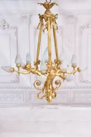 krolewski-postaciowy-zyrandol-z-brazu-zloconego-13-zarowek-lampa-120cm