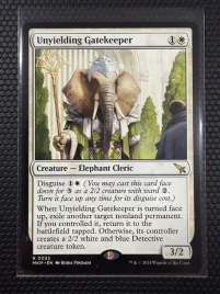 karta-magic-the-gathering-unyielding-gatekeeper