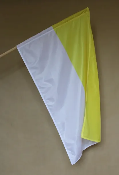 Flaga papieska żółto-biała 90 x 150 cm - tunel na drzewiec