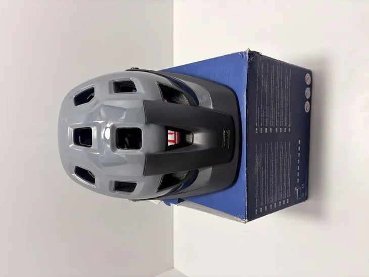 kask-rowerowy-abus-motrip-concrete-grey-l-cechy-dodatkowe-otwory-wentylacyjne