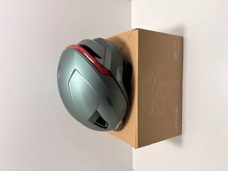kask-rowerowy-abus-aku-06-hyp-e-r-l-kolor-zielony