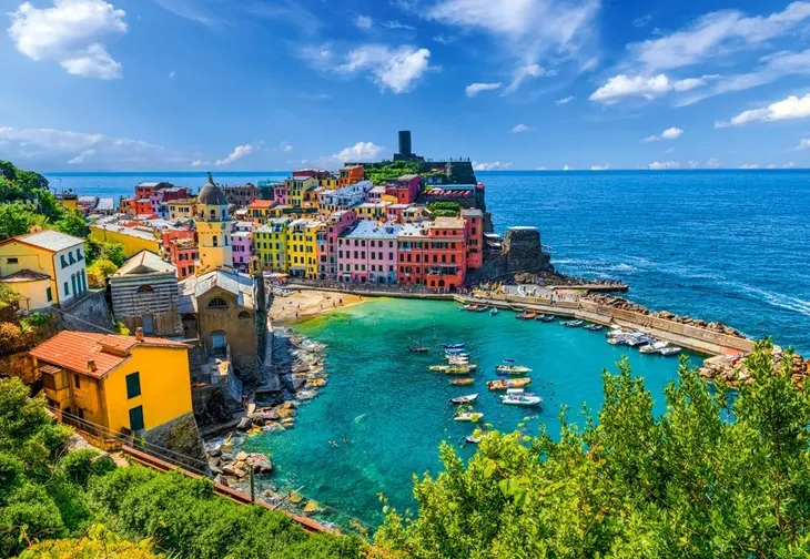 PUZZLE 1000 UKŁADANKA KRAJOBRAZ ZATOKA MIASTO VERNAZZA WŁOCHY 9+ CASTOR