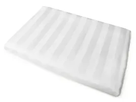 przescieradlo-satynowe-biale-adamaszkowe-tivoli-paski-1-cm-rozmiar-160x210