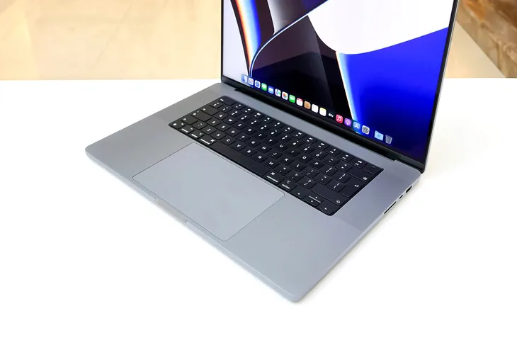 laptop-apple-macbook-pro-16-m1-pro-32gb-1tb-space-gray-rodzaj-karty-graficznej-grafika-zintegrowana
