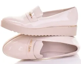 mokasyny-damskie-eleganckie-na-koturnie-ekoskora-lakierowana-bezowe-modne