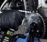 nanoclean-b12-chain-cleaner-e-bike-500-ml-odtluszczacz-do-lancucha-i-napedu-roweru-elektrycznego-usuwa-smary-woski-i-oleje-waga-z-opakowaniem-0-5-kg