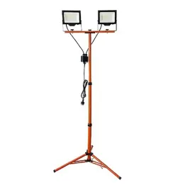 2-x-naswietlacz-led-50w-na-statywie-do-magazynu-hali-do-oswietlania-scian
