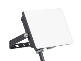 oswietlenie-led-20w-5000k-przed-magazyn-ip65