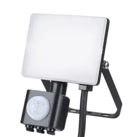 naswietlacz-przed-hale-oswietlenie-przemyslowe-led-10w-czujnik-pir-5000k